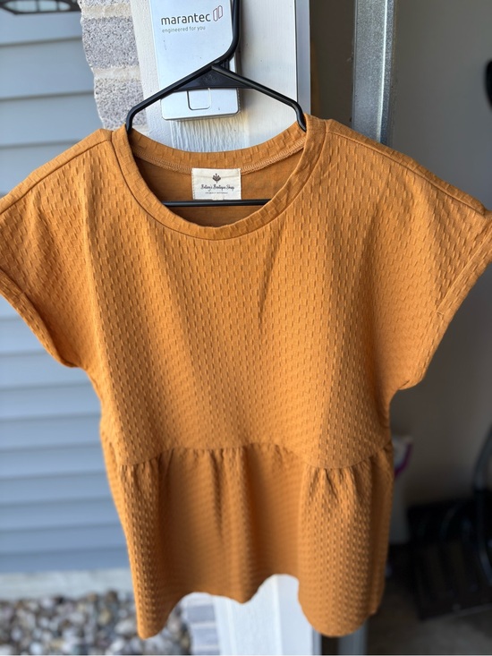 Betsey'S Boutique Shop Tops - Women's Textured Short-Sleeve Peplum Top - Mustard